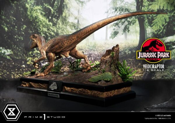 Jurassic Park Legacy Museum Collection Statue 1/6 Velociraptor Attack 38 cm 4